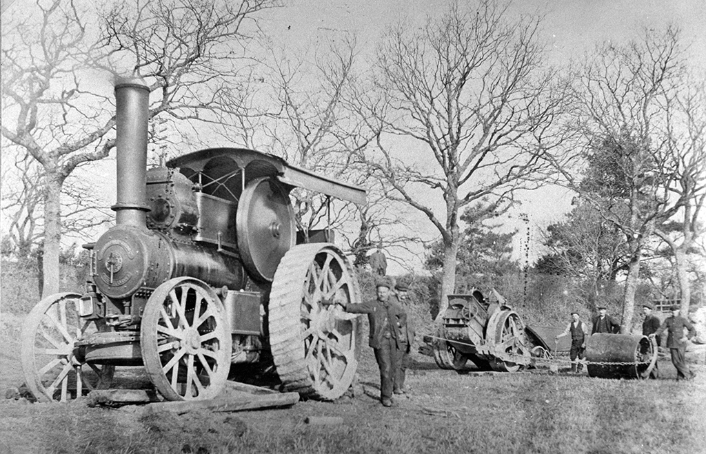 Fowler 8NHP B4 class road locomotive No. 7524 is engaged in the recovery of a Burrell roller. The Fowler was supplied new in October 1896 to Eddison and De Mattos, Dorchester and perhaps it was one of their rollers being recovered. The front roll has been recovered and the awning can be seen behind the roller which is fitted with a Hosack type bi-directional scarifier.